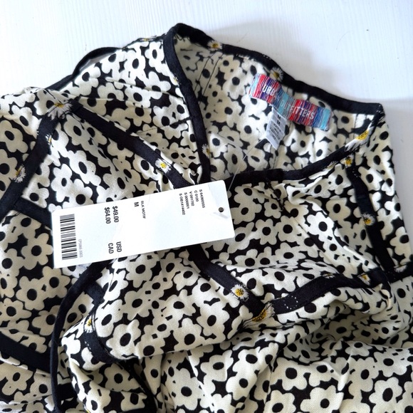 Urban Outfitters Esme Flirty Wrap Mini Skirt Black White Daisy Floral Print NEW - Picture 7 of 8